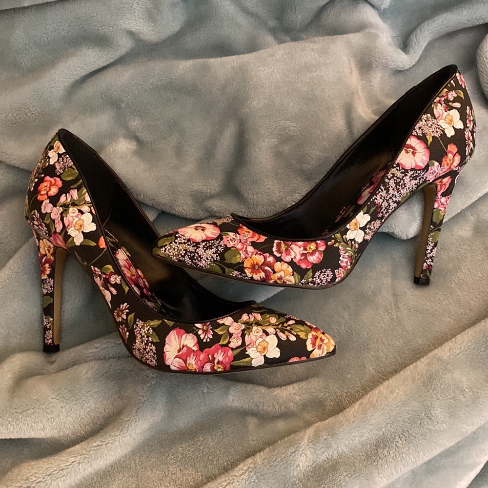 Pink & Black Floral Jessica Simpson Pump